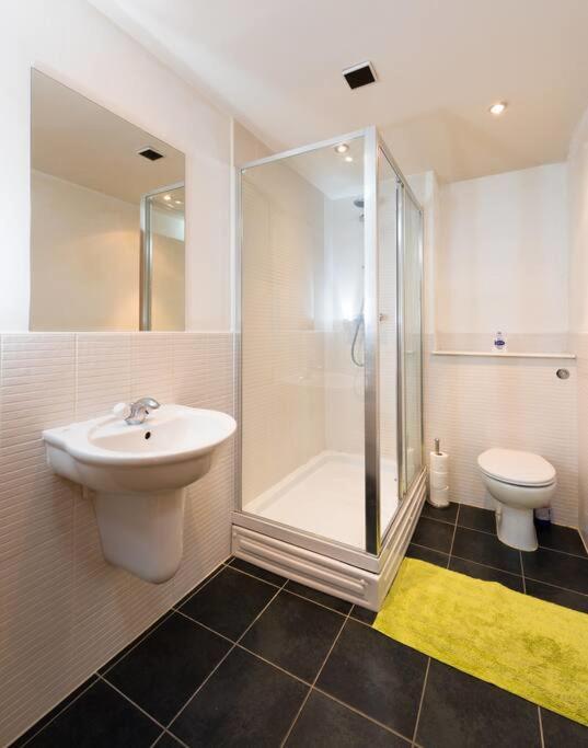 Trendy 10Th Floor Studio Apartment Glasgow Luaran gambar